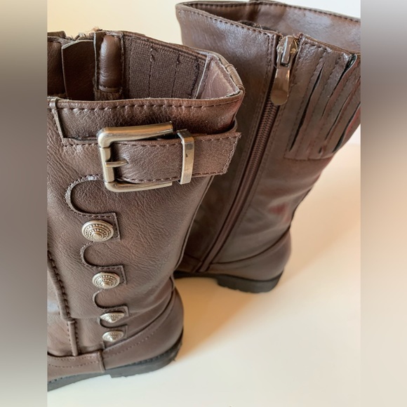 Girl’s Boots. Size 1. Brown Faux Leather. Zipper. Good condition. Furry lining - Picture 4 of 9